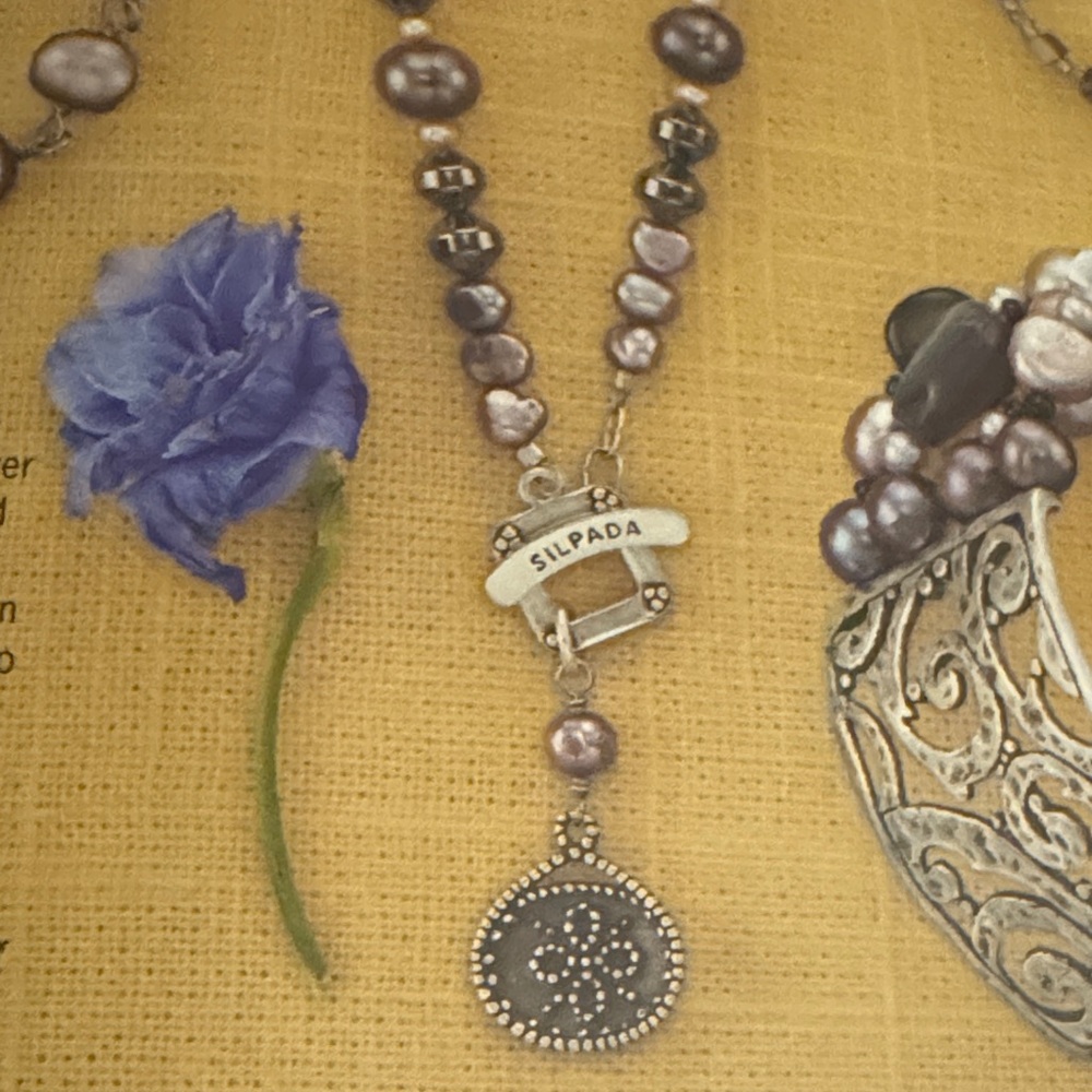 Elegant Silver and Beaded Necklace - Picture 3 of 3